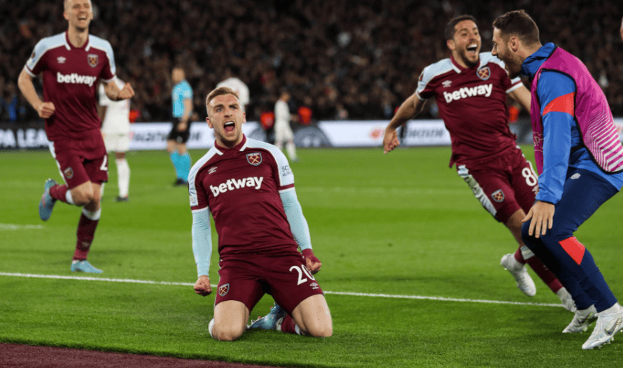 被追着打！王睿泽1分钟连续出现犯规 累计3次犯规被换下场